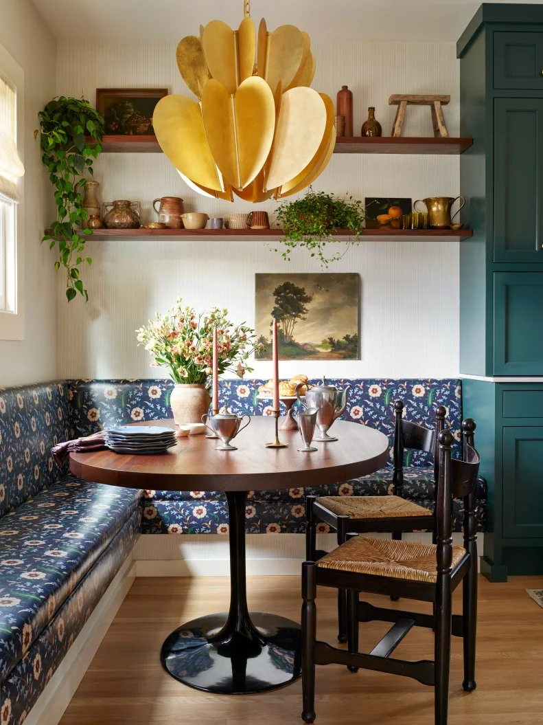 Breakfast Nook With an Upholstered Banquette