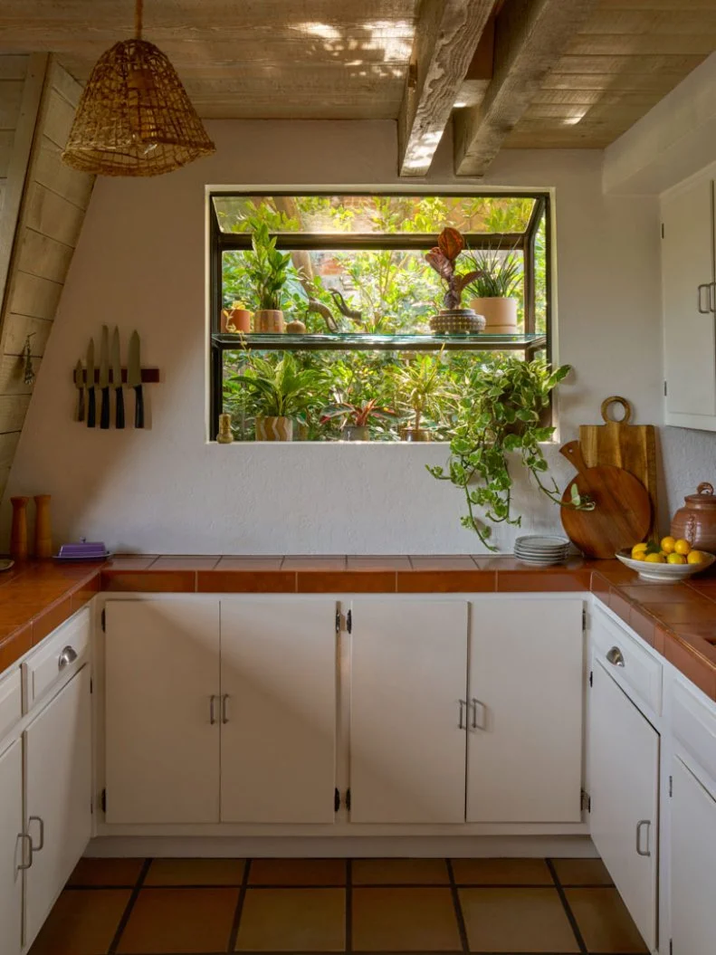 Rustic Kitchen With Terracotta Tile