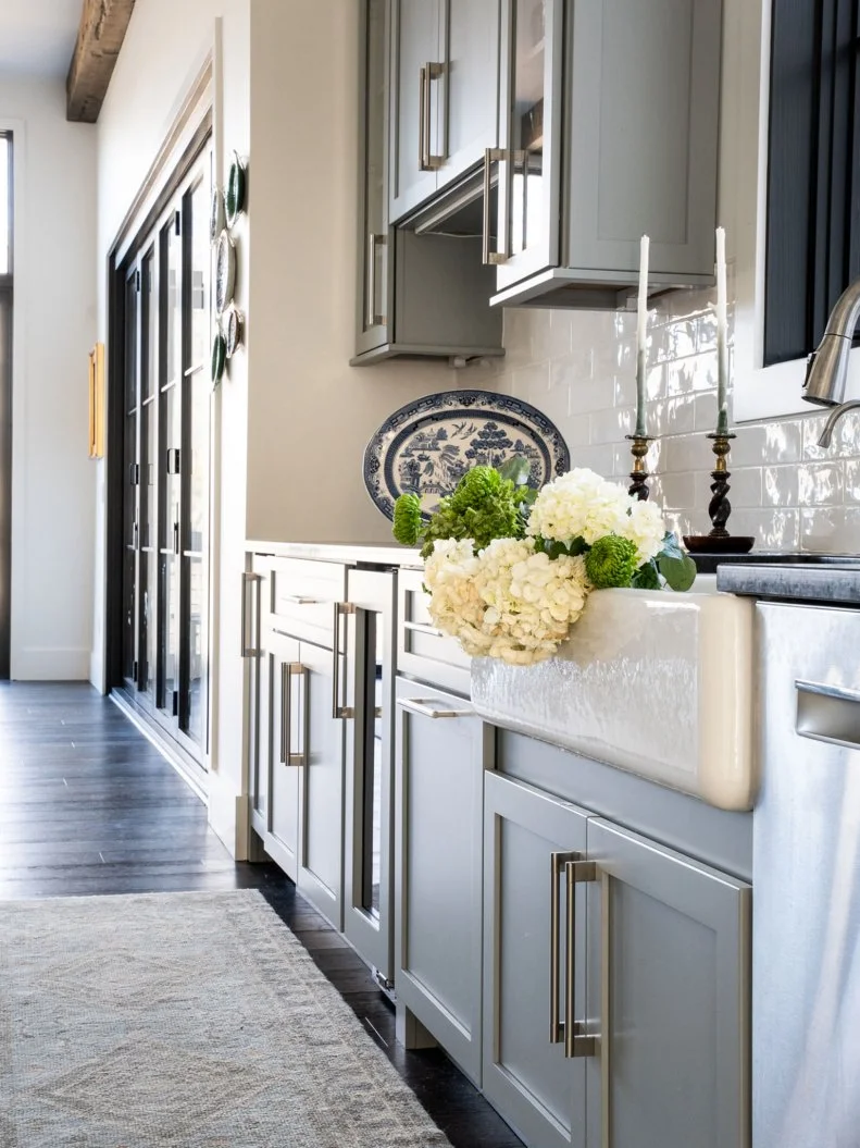 Kitchen Sink With White Hydrangea