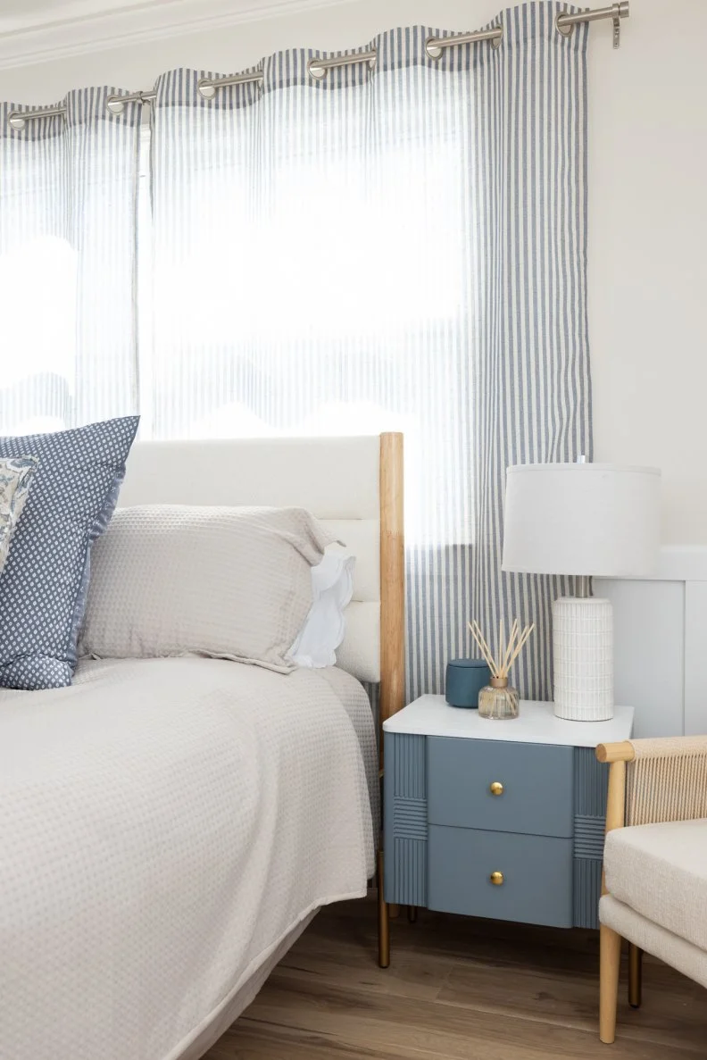 After of Team Sarah Baeumler’s living room that included adding a bedroom, as seen on Battle on the Beach, Season 5.