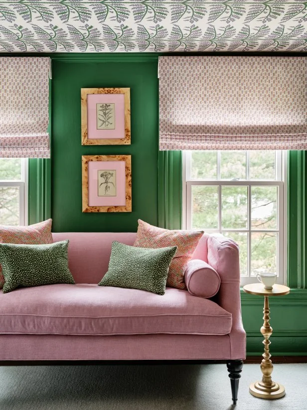Traditional Emerald Sitting Room With a Pink Sofa