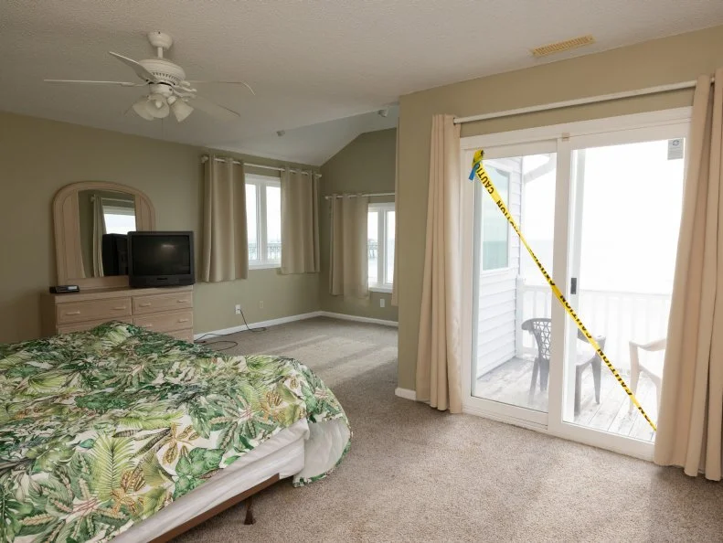 Before of Team Ty Pennington’s Main Suite, as seen on Battle on the Beach, Season 5.