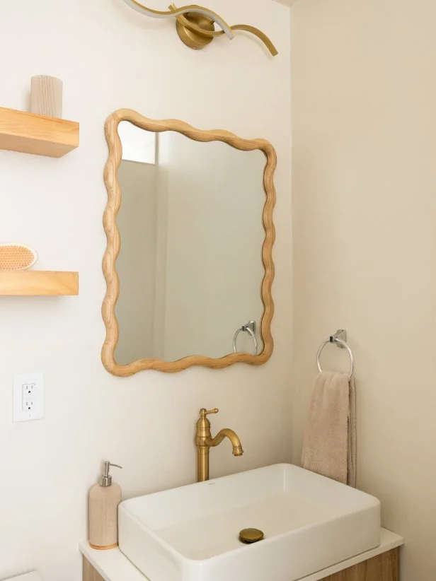 After of Team Sarah Baeumler’s main suite bathroom, as seen on Battle on the Beach, Season 5.