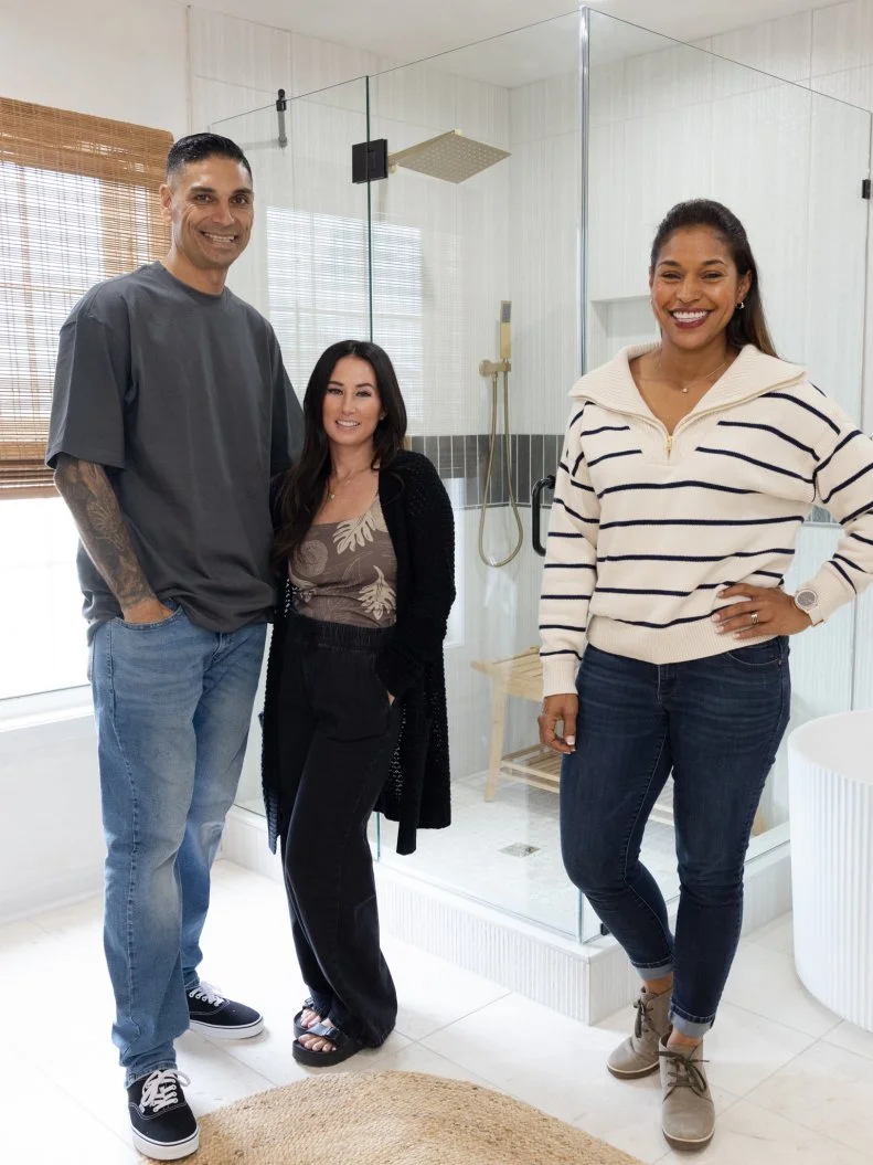 Judges Tristyn and Kamohai Kalama pose in Team Mika’s main suite renovation with mentor Mika Kleinschmidt, as seen on Battle on the Beach, Season 5.