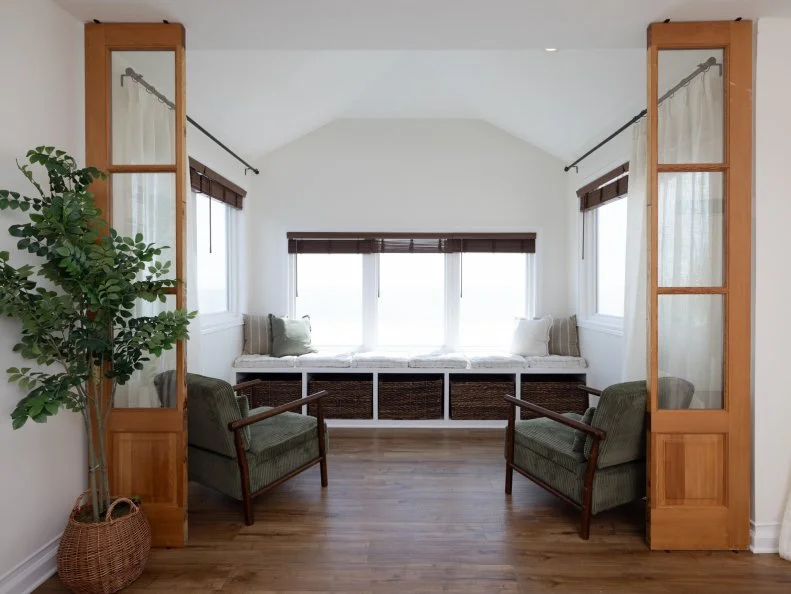 After of Team Ty Pennington’s main suite bedroom with a sitting area, as seen on Battle on the Beach, Season 5.