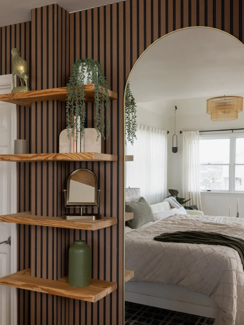 After of Team Sarah Baeumler’s guest bedroom from the partner swap challenge with a hidden closet and sitting area, as seen on Battle on the Beach, Season 5.