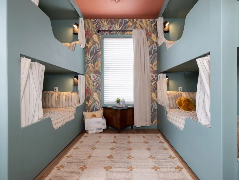 After of Team Mika Kleinschmidt’s guest bedroom from the partner swap challenge with built-in bunkbeds, as seen on Battle on the Beach, Season 5.