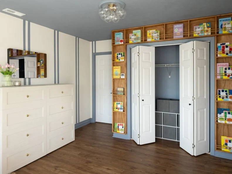 After of Team Ty Pennington’s family friendly guest bedroom from the partner swap challenge that includes a hideaway crib and built-in bookcase, as seen on Battle on the Beach, Season 5.