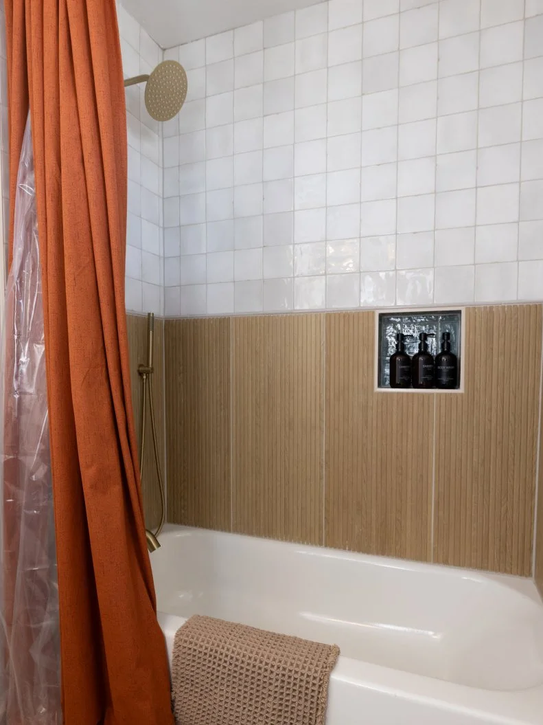 After of Team Mika Kleinschmidt’s guest bathroom renovation, as seen on Battle on the Beach, Season 5.
