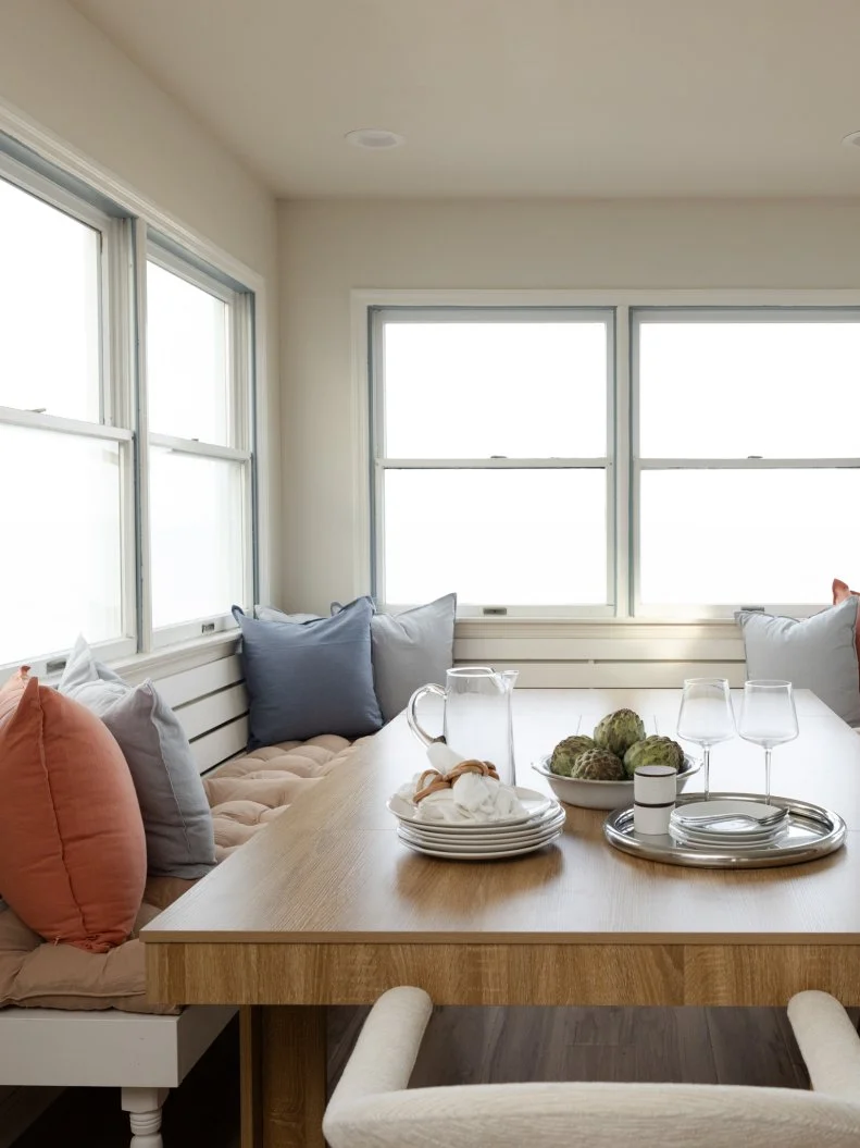 After of Team Sarah Baeumler’s kitchen and dining renovation that includes a custom banquette, as seen on Battle on the Beach, Season 5.