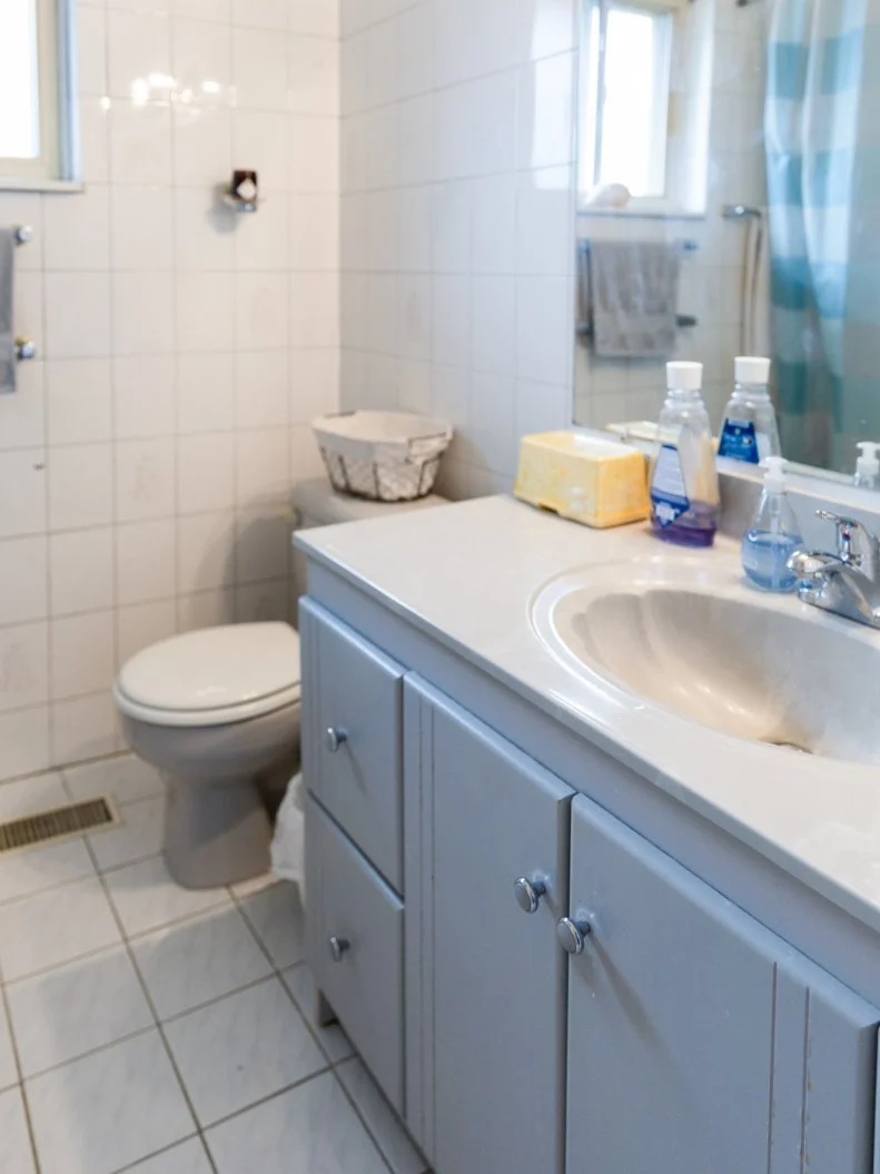 Room 6, bathroom 3, before, as seen on Love It or List It, Season 18