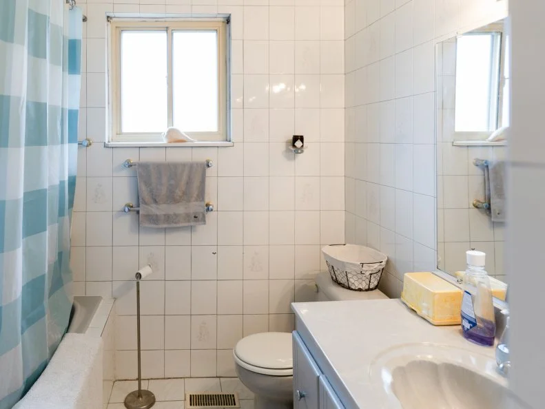 Room 6, bathroom 5, before, as seen on Love It or List It, Season 18