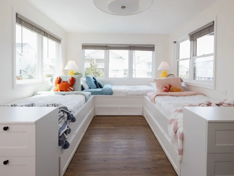 After of Team Ty Pennington’s guest bedroom that includes trundle beds and a lifeguard stand, as seen on Battle on the Beach, Season 5.