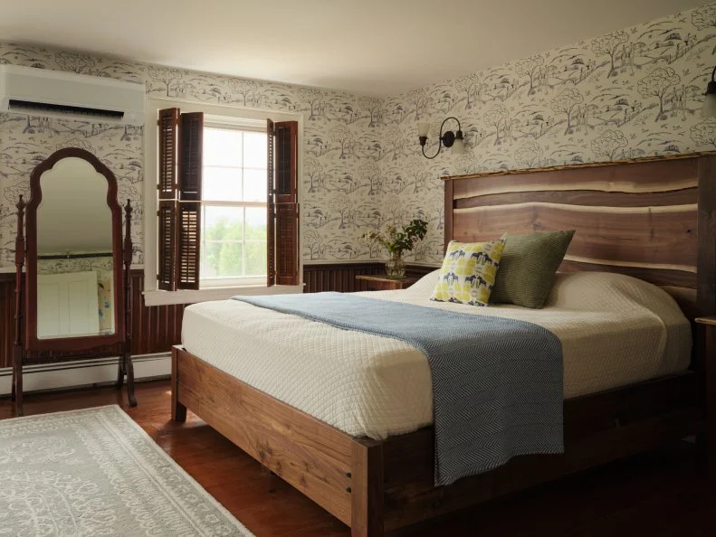 Cobbosseecontee Suite, as seen on Maine Cabin Masters: All Inn.