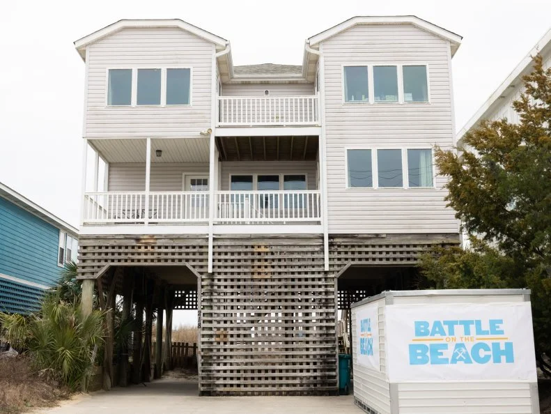 Before of Team Ty Pennington’s house exterior, as seen on Battle on the Beach, Season 5.