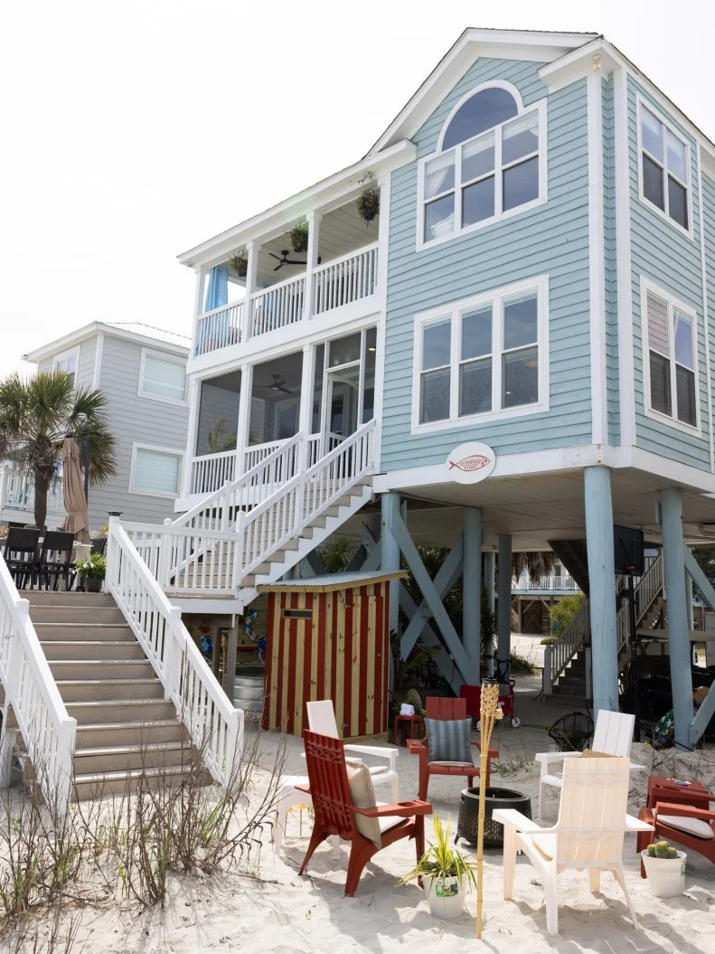 After of Team Mika Kleinschmidt’s house exterior, as seen on Battle on the Beach, Season 5.