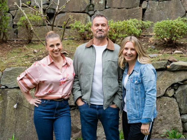 Tour Every Room Brian, Beverley and Jodie Updated on 'Totally ‘90s House'