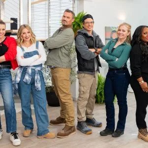 Contestants Jodie Sweetin, Beverley Mitchell, Brian Austin Green, Matthew Lawrence, Melissa Joan Hart, and Keshia Knight Pulliam pose, as seen on Totally 90ís House, Season 1.
