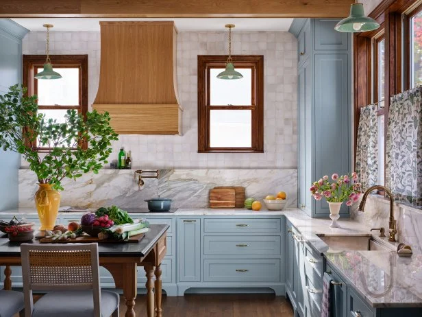 This Kitchen Makeover Puts a Fresh Spin on Classic Style