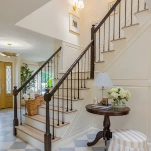 After-Foyer, as seen on Totally 90s House, Season 1