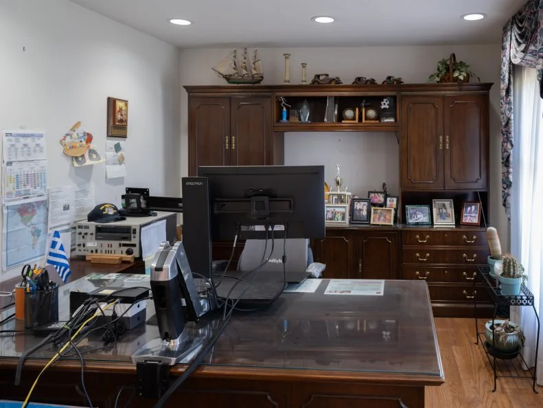 cluttered den/office as seen on Totally 90s House, Season 1.