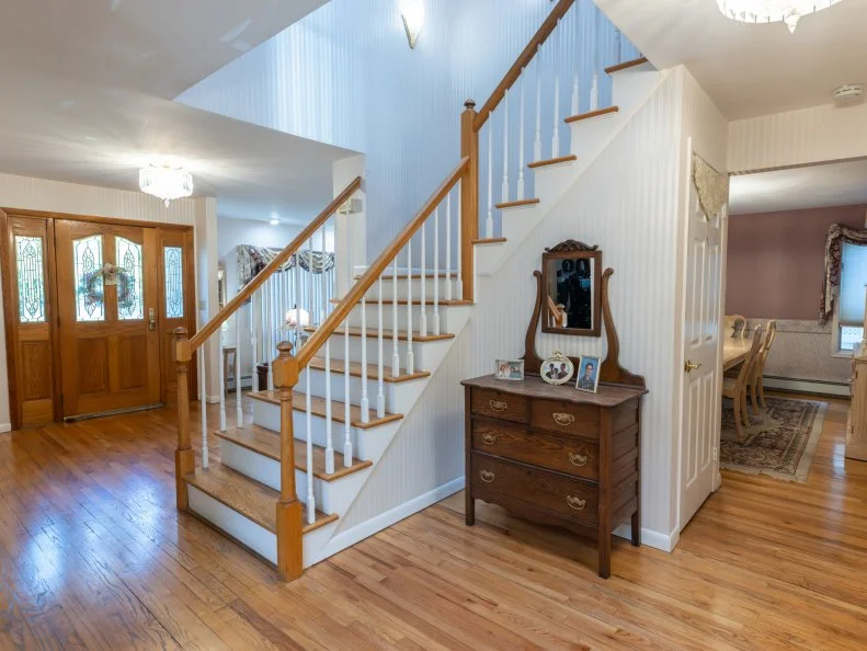 Before-Foyer, as seen on Totally 90s House, Season 1