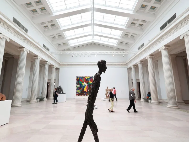 A statue in the Buffalo AKG Art Museum 