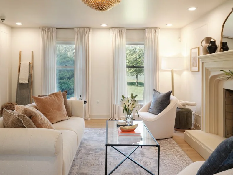 wide angle of sun room as seen on Totally 90s House, Season 1.