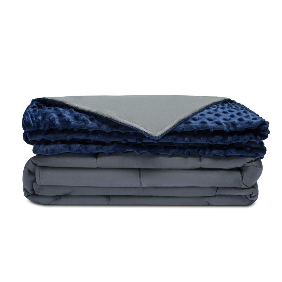 9 of the Best Gravity Blankets on Amazon | HGTV Personal ...