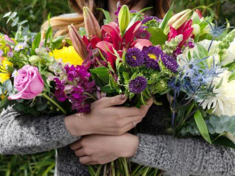 Support Female-Operated Farms With These Flower Bouquets for International Women's Day