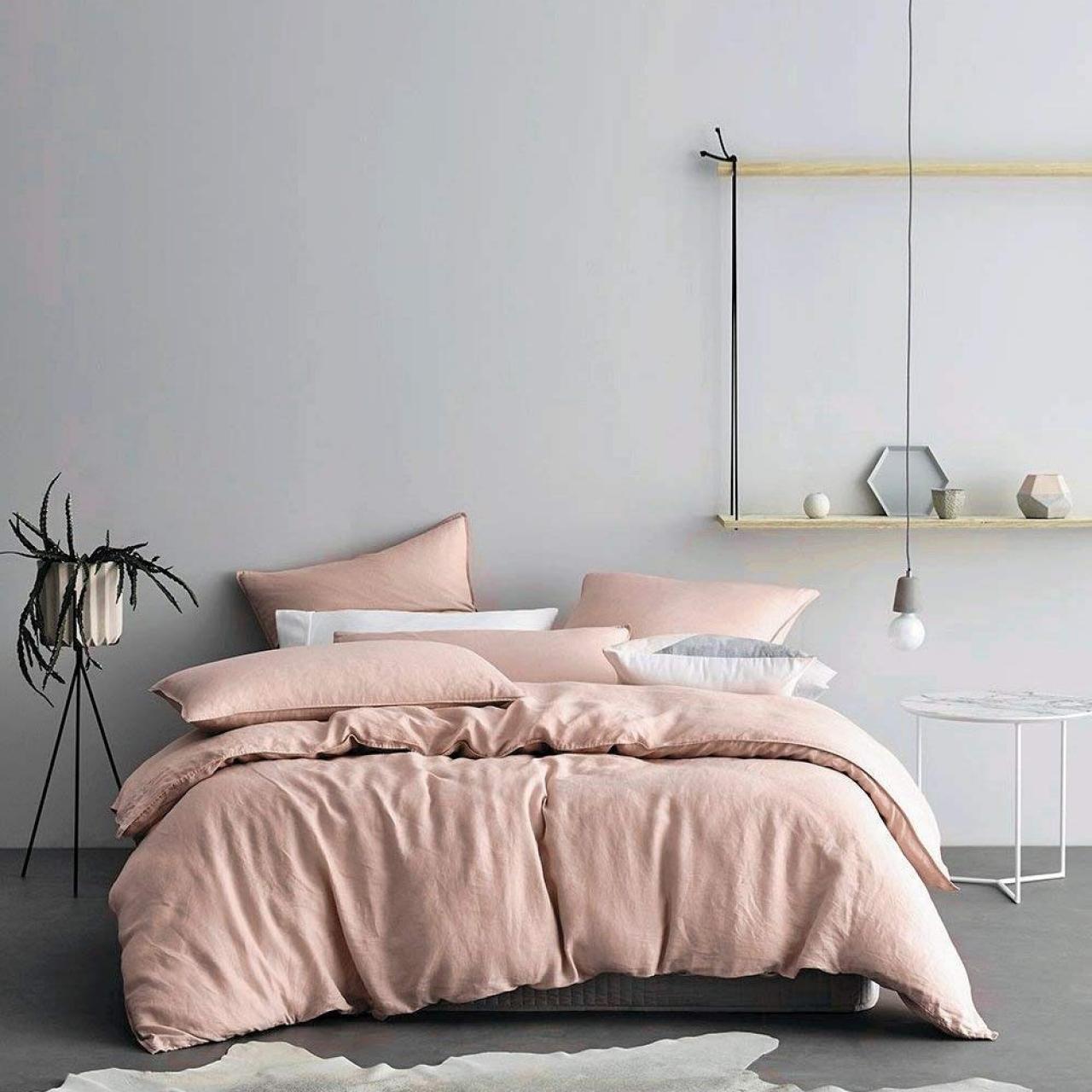 https://hgtvhome.sndimg.com/content/dam/images/hgtv/products/2019/5/14/1/rx_amazon_washed-cotton-chambray-duvet-cover.jpeg.rend.hgtvcom.1280.1280.suffix/1557863476643.jpeg