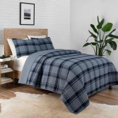 Dorm Room Bedding Combination Ideas | HGTV