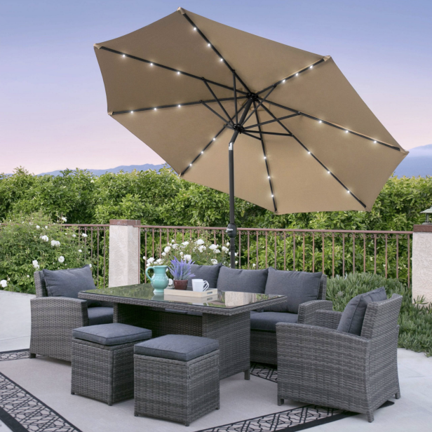 9 Best Outdoor Patio Umbrellas 2022 Cantilever Freestanding And More - Rectangle Umbrella For Patio Table