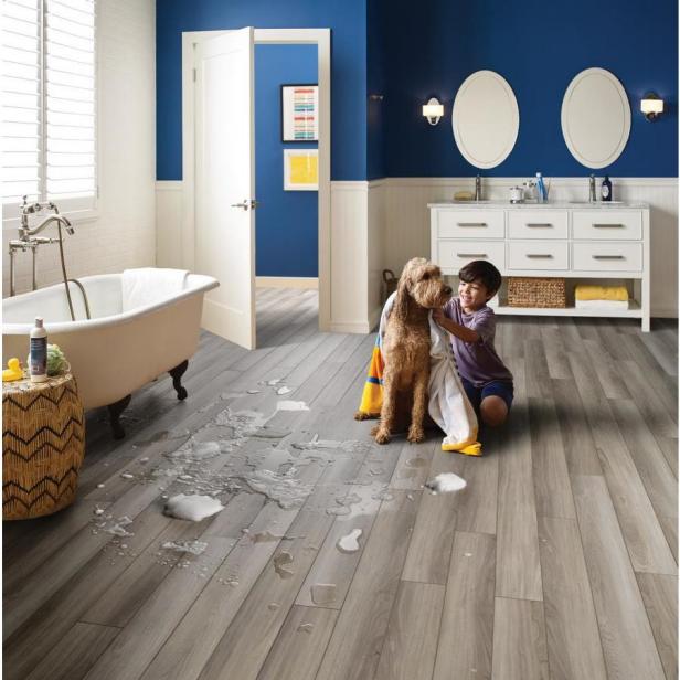 The Best Vinyl Plank Flooring For Your, Laying Vinyl Plank Flooring In Small Bathroom