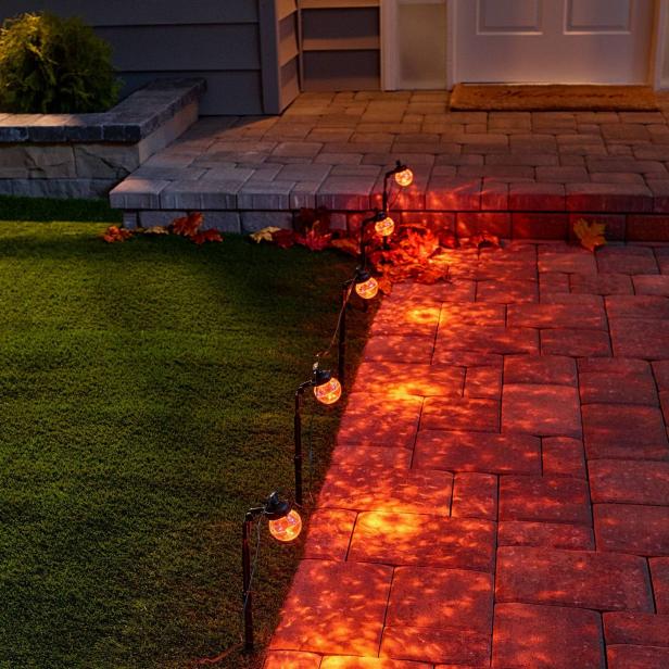 15 Outdoor Halloween Decorations To Buy In 2020 Hgtv