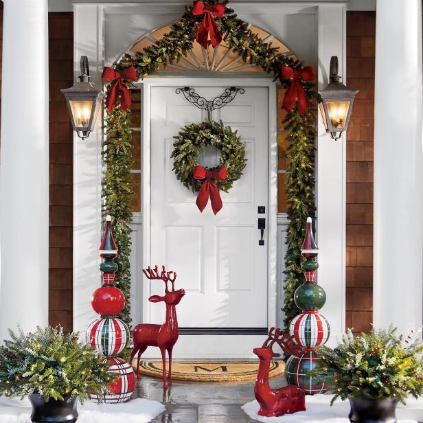 18 Best Christmas Wreaths for Front Doors | HGTV