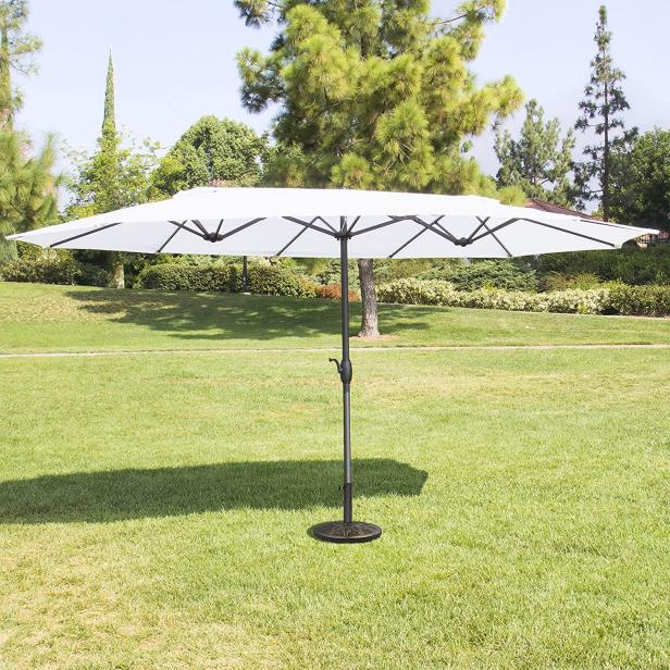 8 Best Outdoor Patio Umbrellas in 2021 Cantilever, Freestanding and