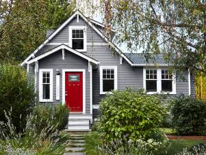 Copy This Charming Springtime Curb Appeal