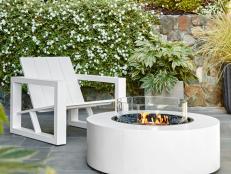 Cool or warm evenings, roasting hot dogs or marshmallows, small or large gatherings — fire pits are the ultimate hangout spot. Discover which gas fire pit is the right fit for your outdoor space and what to consider before buying.
