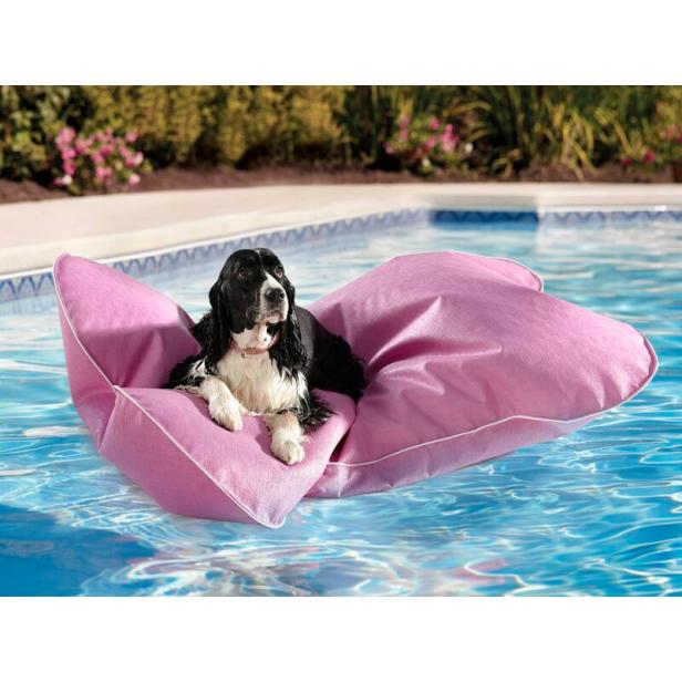 15 Best Pool Floats For Summer 2021 Giant S More Decor Trends Design News - Diy Pool Float For Dogs