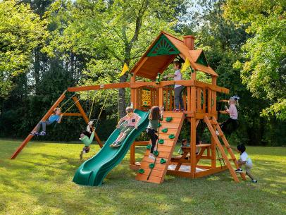 9 Top-Rated Backyard Swing Sets for Kids