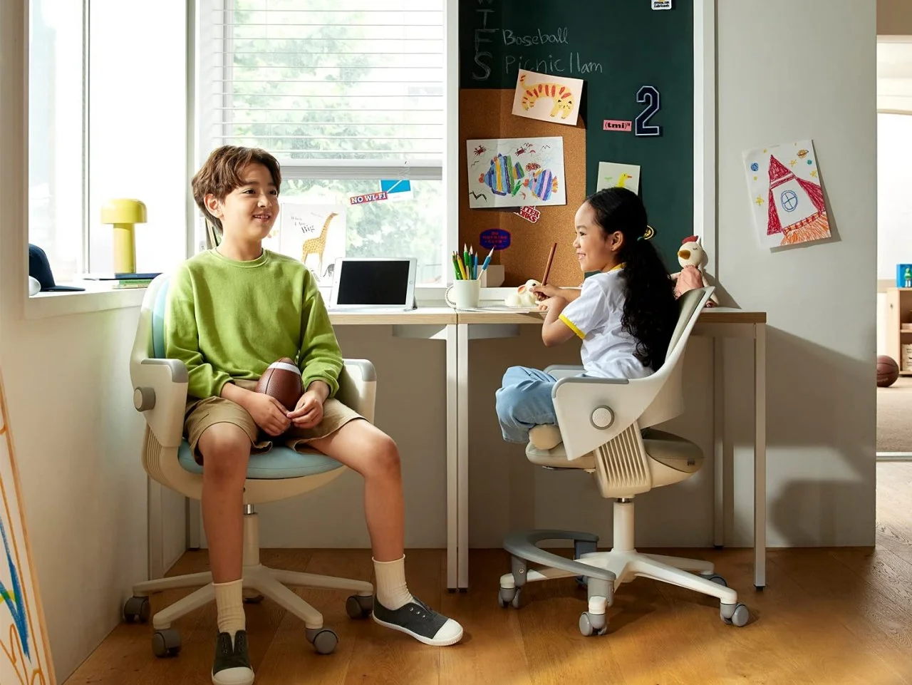 Desk and chair for 8 year old clearance