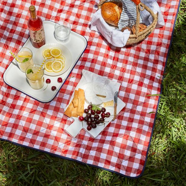 The Best Picnic Accessories of 2022: Stylish Baskets, Blankets, Boards –  The Hollywood Reporter