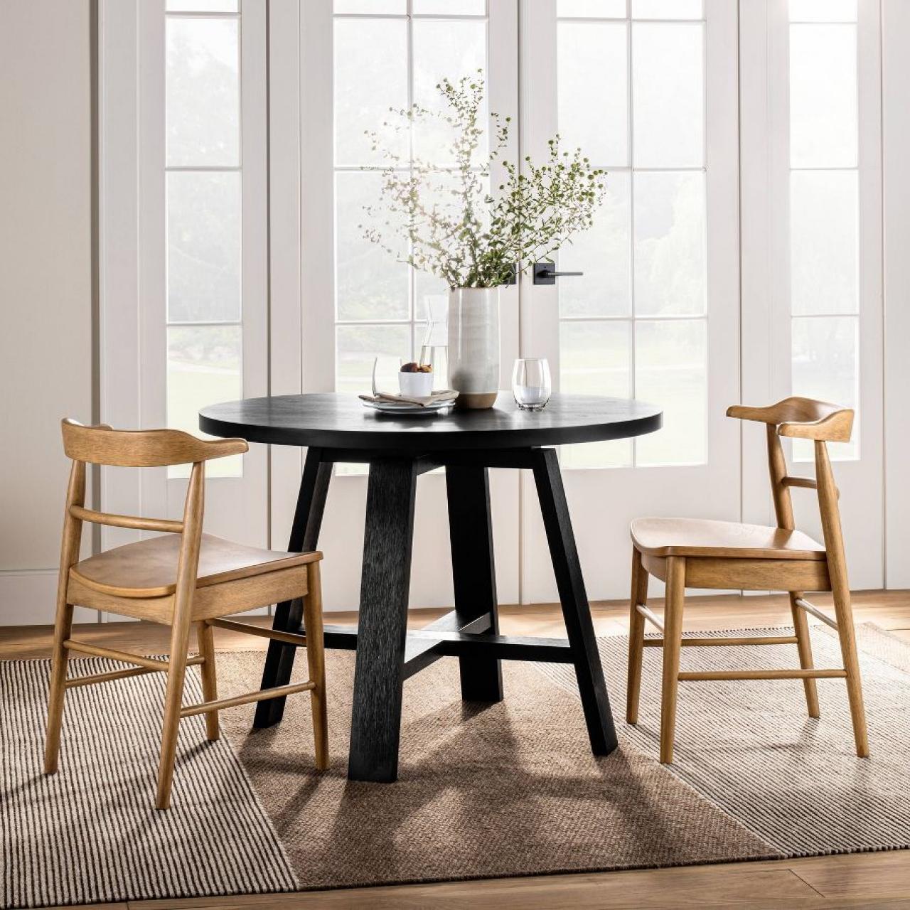 Economical rectangular table suitable for kitchen or living room