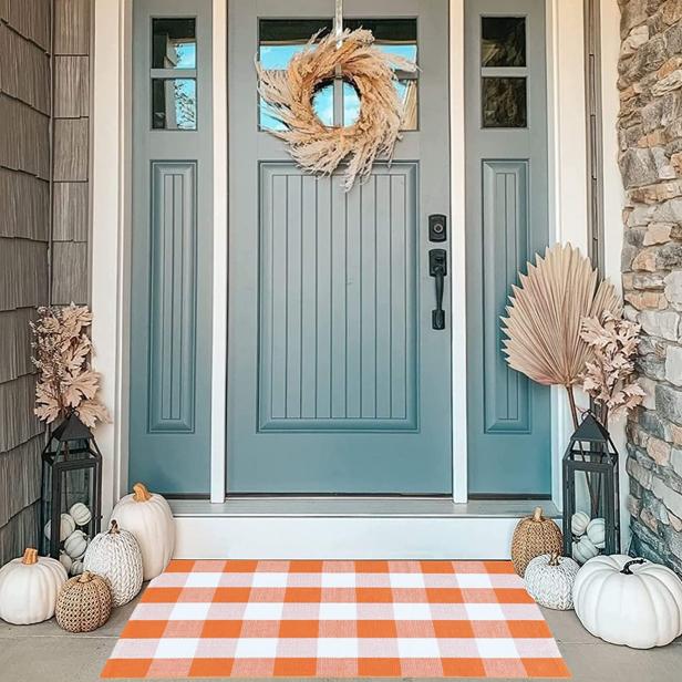 https://hgtvhome.sndimg.com/content/dam/images/hgtv/products/2022/8/18/3/rx_amazon_mubin-outdoor-orange-and-white-plaid-rug.jpeg.rend.hgtvcom.616.616.suffix/1660838101940.jpeg