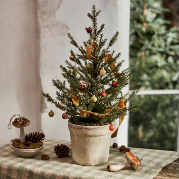 DIY Tabletop Christmas Tree Decorating Ideas