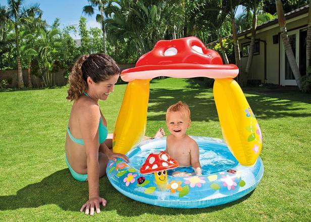 person Påhængsmotor Bytte 30 Best Inflatable Pools 2023 | Blow Up Pools for All Ages | Decor Trends &  Design News | HGTV