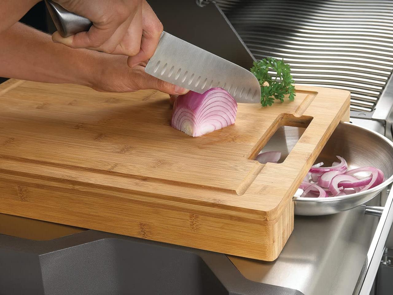 https://hgtvhome.sndimg.com/content/dam/images/hgtv/products/2023/5/9/rx_amazon_napoleon-bamboo-cutting-board-with-stainless-steel-bowls.jpeg.rend.hgtvcom.1280.960.suffix/1683656847050.jpeg