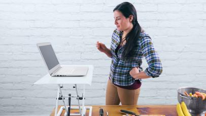 Best laptop outlet standing desk converter