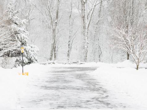 How to Remove Snow From a Driveway Without a Shovel
